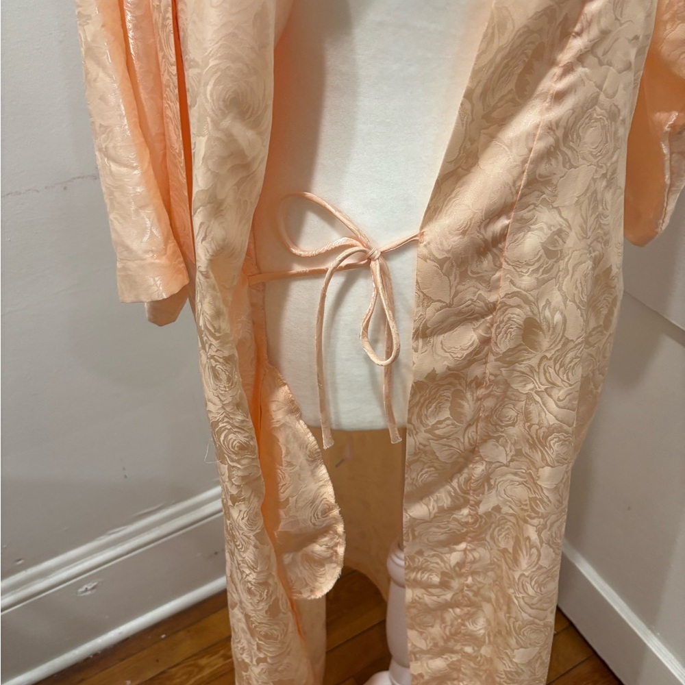 VTG Peach Satin Robe - Picture 5 of 8